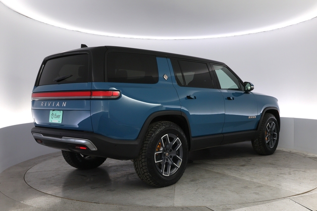 2023 Rivian R1S