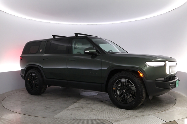 2025 Rivian R1S