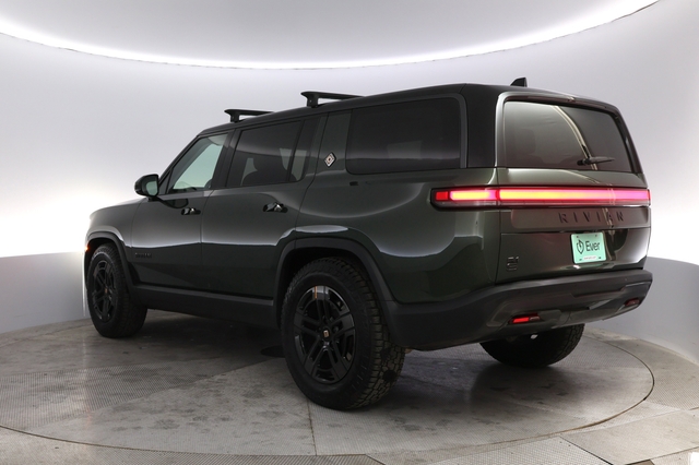 2025 Rivian R1S