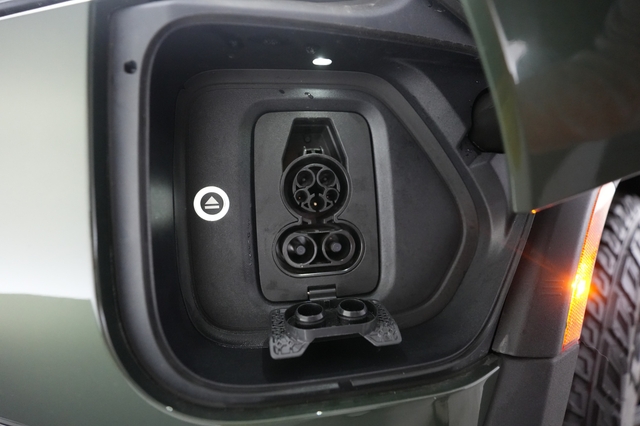 2025 Rivian R1S