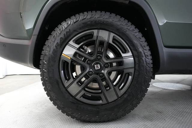 2025 Rivian R1S