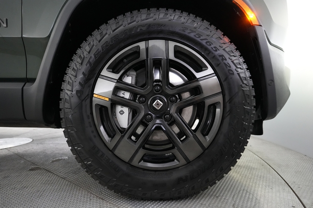 2025 Rivian R1S