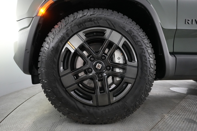 2025 Rivian R1S