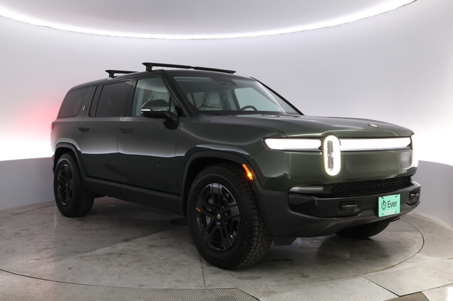 2025 Rivian R1S