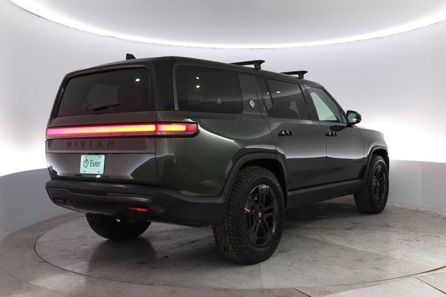 2025 Rivian R1S