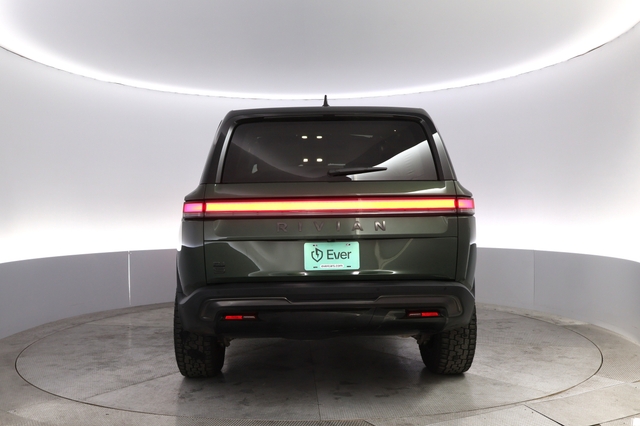 2025 Rivian R1S