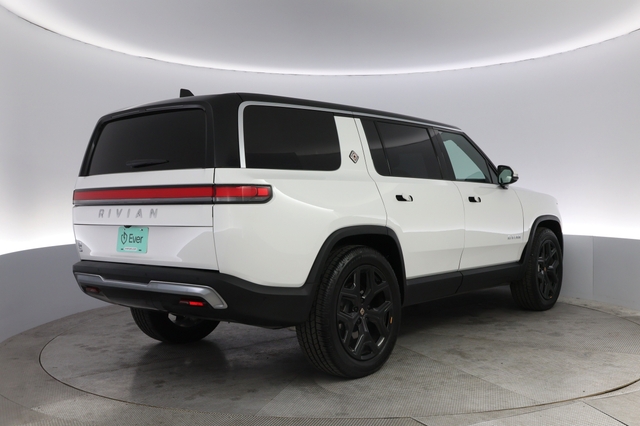 2023 Rivian R1S