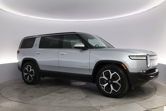 2024 Rivian R1S