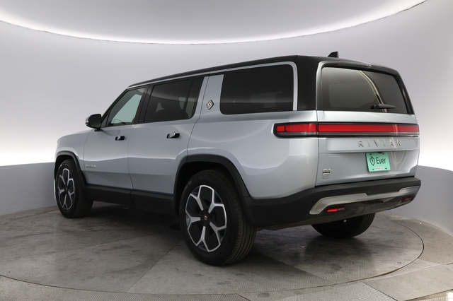 2024 Rivian R1S
