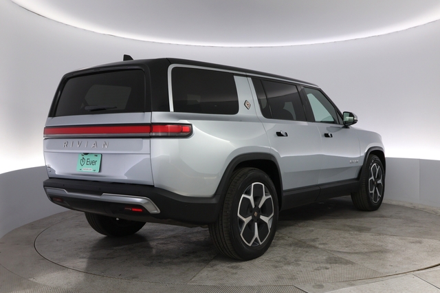 2024 Rivian R1S