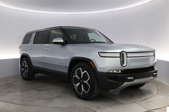 2024 Rivian R1S