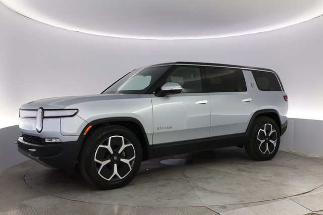 2024 Rivian R1S