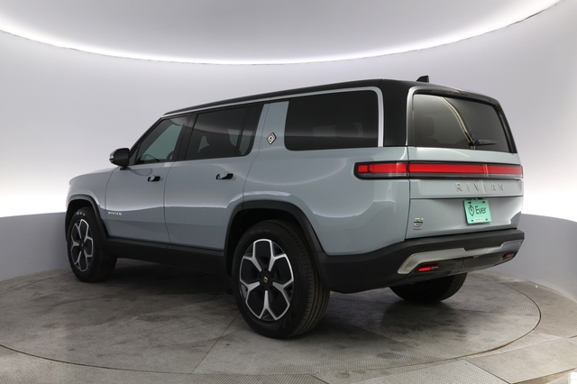 2024 Rivian R1S