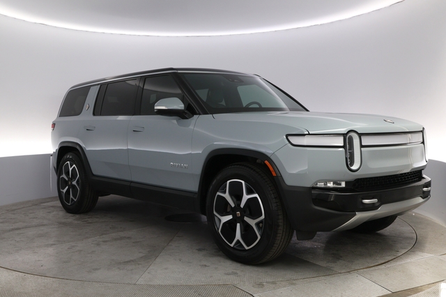 2024 Rivian R1S