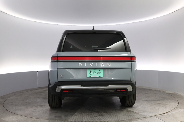 2024 Rivian R1S