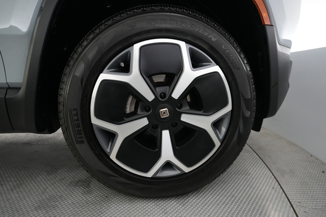 2024 Rivian R1S
