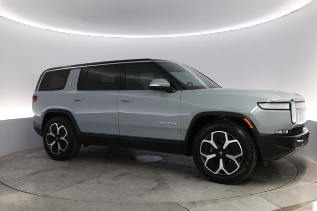 2024 Rivian R1S