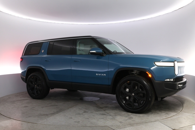 2024 Rivian R1S