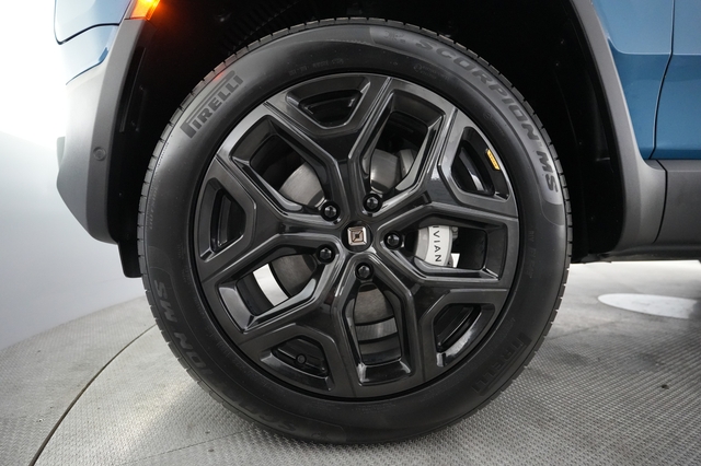 2024 Rivian R1S
