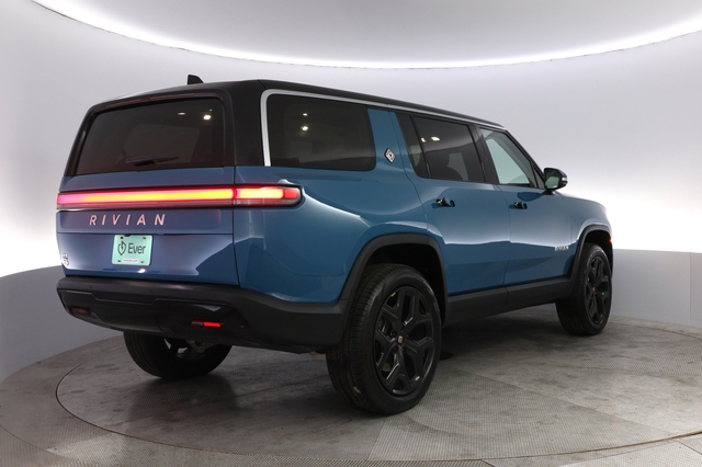 2024 Rivian R1S