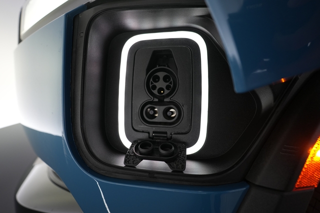 2024 Rivian R1S