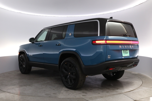 2024 Rivian R1S