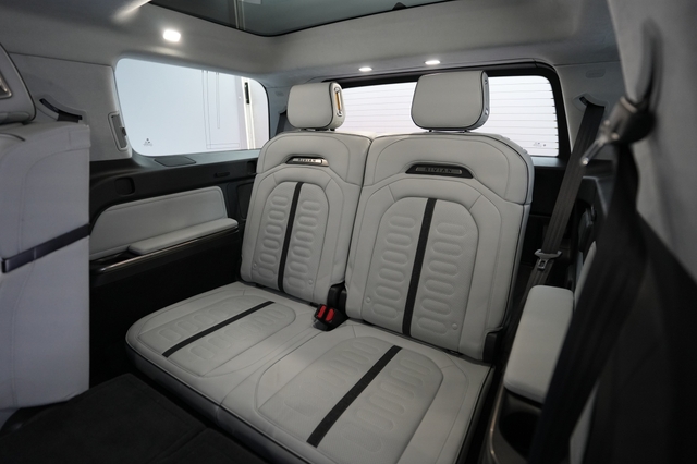 2024 Rivian R1S