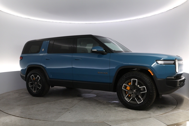 2025 Rivian R1S