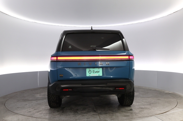 2025 Rivian R1S