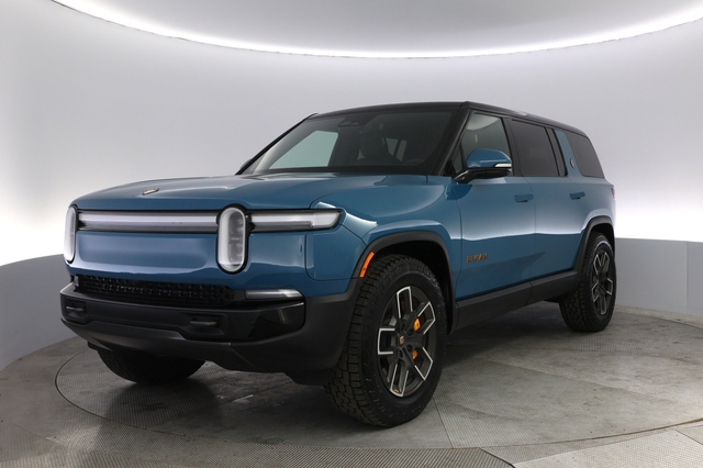 2025 Rivian R1S