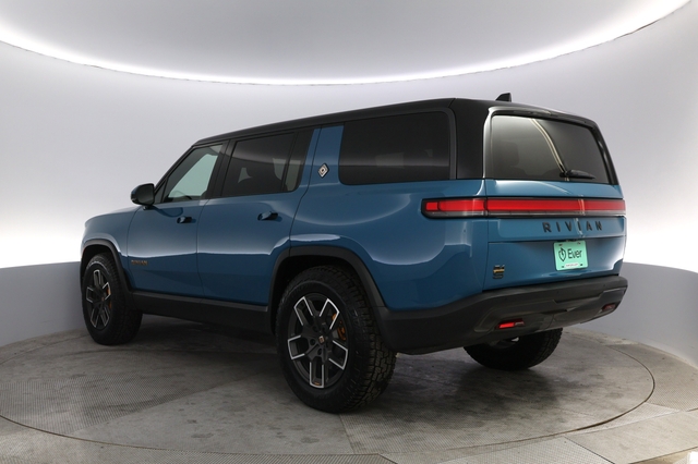 2025 Rivian R1S