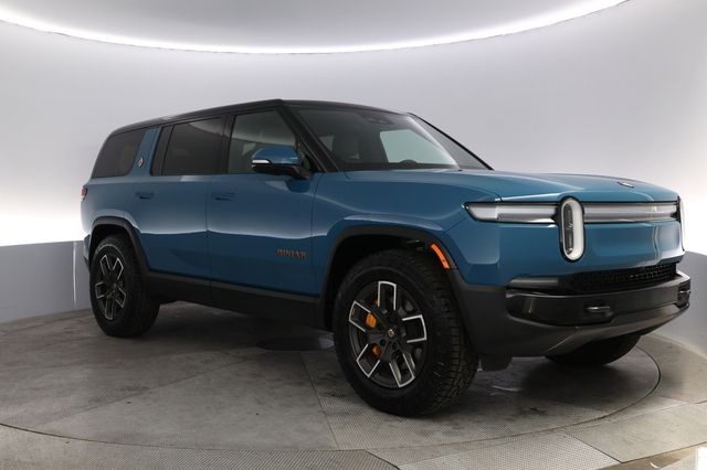 2025 Rivian R1S