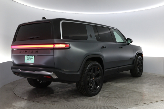 2024 Rivian R1S