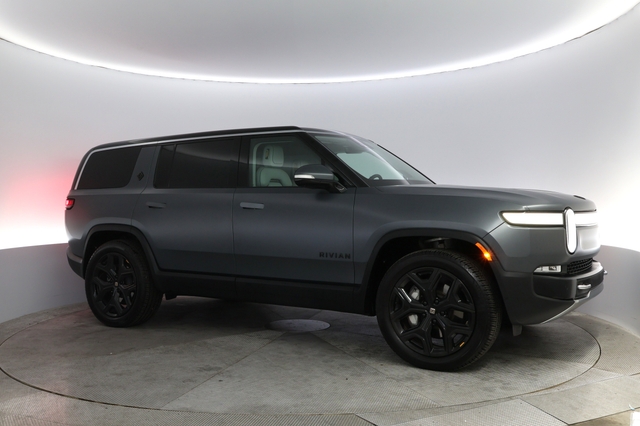 2024 Rivian R1S