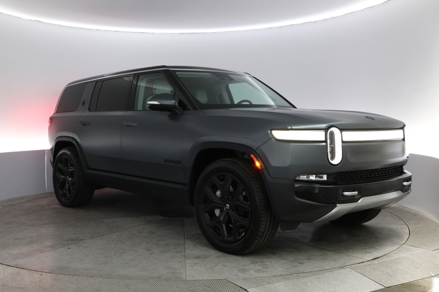 2024 Rivian R1S