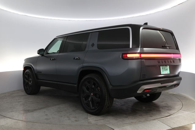 2024 Rivian R1S