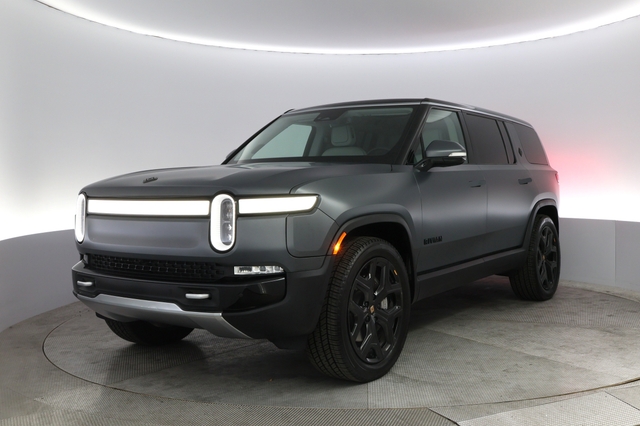 2024 Rivian R1S