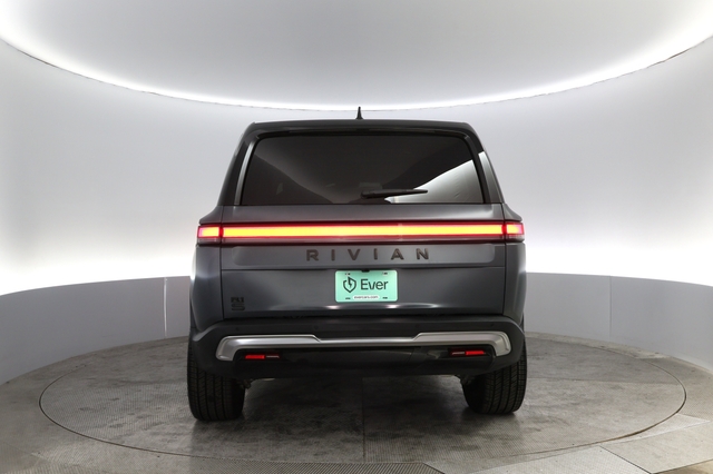 2024 Rivian R1S