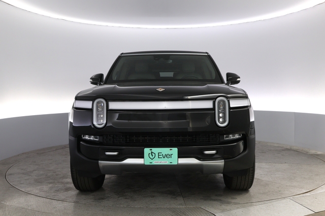2024 Rivian R1S