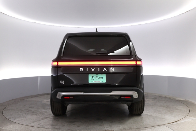 2024 Rivian R1S