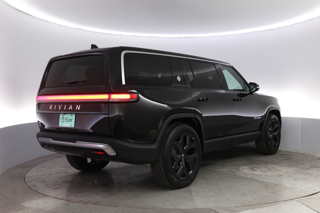 2024 Rivian R1S