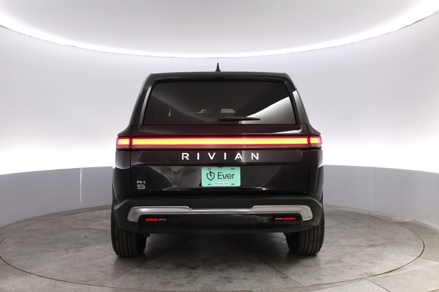 2024 Rivian R1S