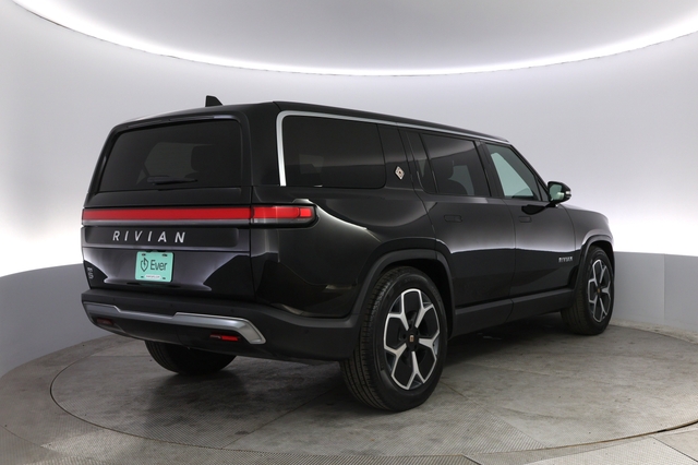 2024 Rivian R1S