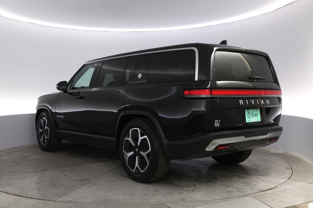2024 Rivian R1S