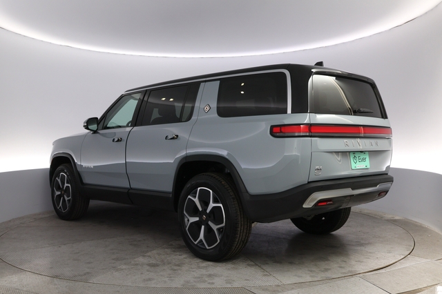 2024 Rivian R1S