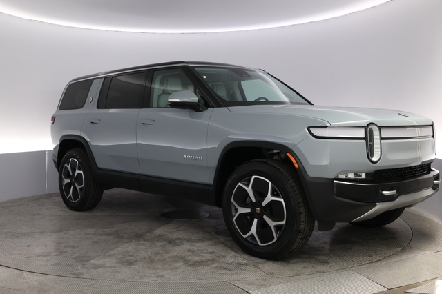 2024 Rivian R1S