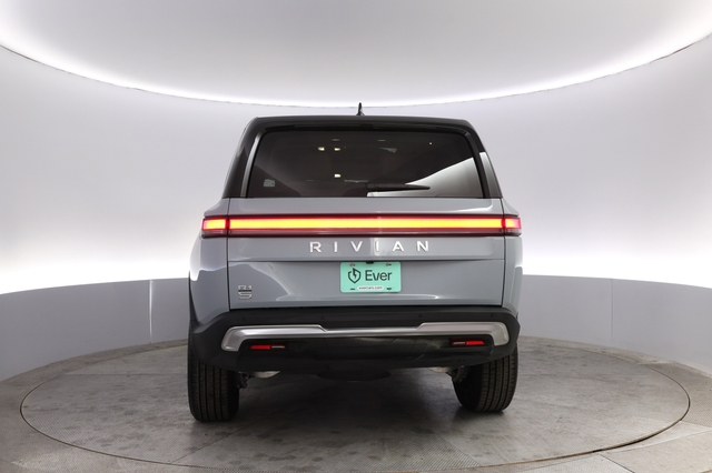 2024 Rivian R1S