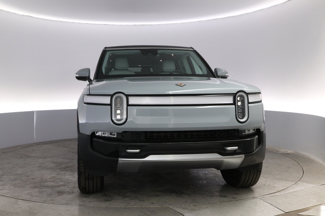 2024 Rivian R1S