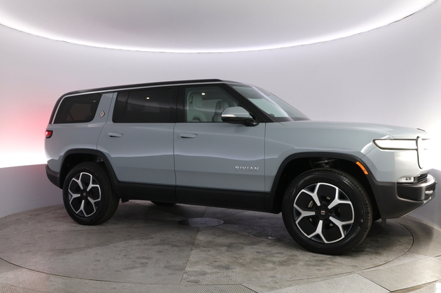 2024 Rivian R1S