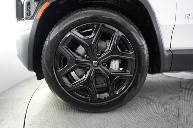 2024 Rivian R1S